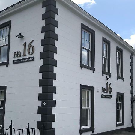 ホテル No.16 シーハム エクステリア 写真 The former railway station at 16 Station Road, now a private house