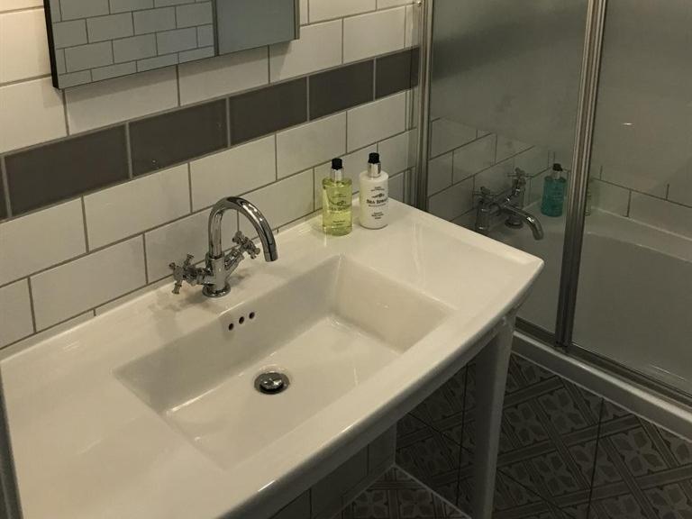 ホテル No.16 シーハム エクステリア 写真 Bathroom in a hotel