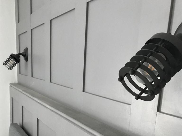 ホテル No.16 シーハム 部屋 写真 A wall-mounted spotlight