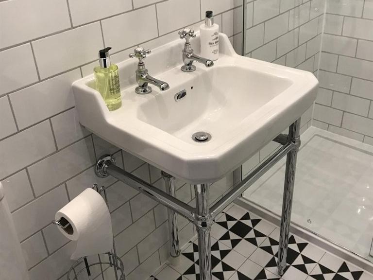 ホテル No.16 シーハム 部屋 写真 A modern washbasin